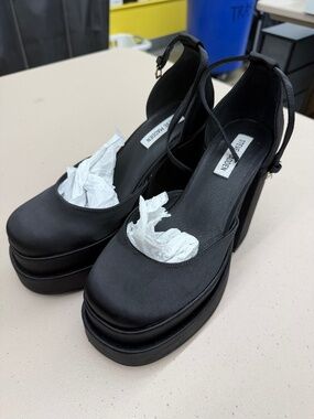 Steve Madden CHARLIZE Platform Heel